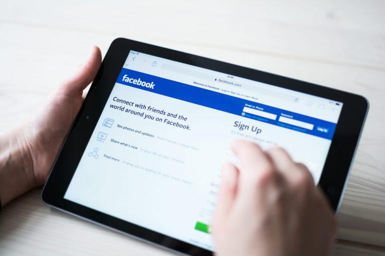 Criza Facebook: O analiză detaliată a întreruperii globale a platformei de socializare