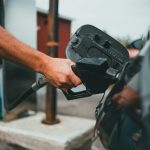 Impactul Scumpirilor la Carburanți: Provocări și Perspective în Contextul Politic Actual