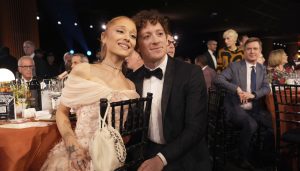 Despărțirea discretă dintre Ariana Grande și Ethan Slater: O analiză detaliată a relației lor și a impactului asupra carierelor
