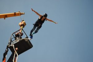 Tragedia bungee jumping-ului: Moartea unei tinere de 21 de ani stârnește dezbateri despre siguranța sporturilor extreme