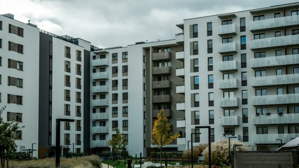 Românii de la bloc: Drepturile și obligațiile în contestarea întreținerii