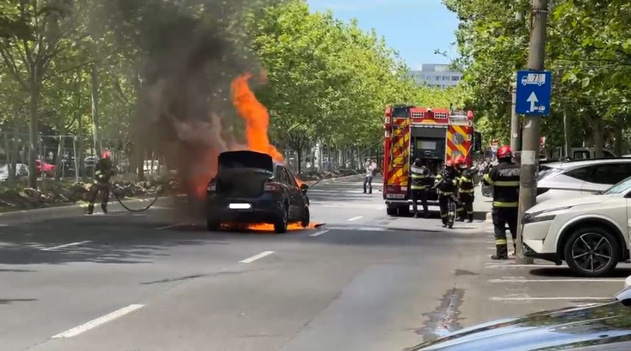 Incendiul din Sectorul 3: Un Accident Rutier Cu O Mamă și Două Fetițe Ridică Întrebări Despre Siguranța Rutieră