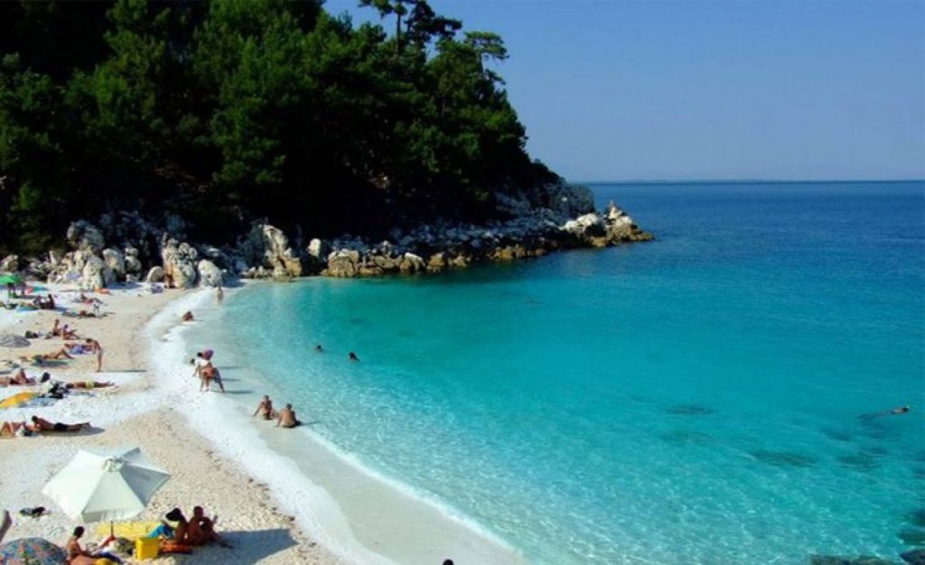 Vacanță în Thassos: Costuri, Perspective și Impactul Turismului Românesc