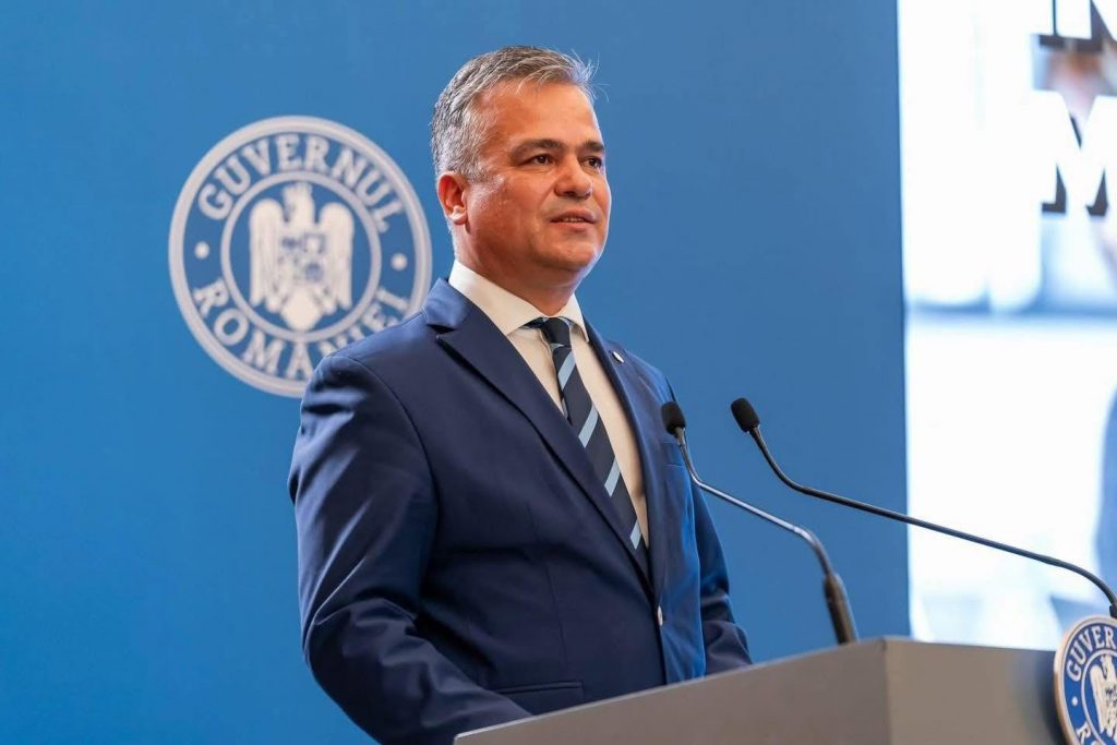 Adrian Veștea: Traseul educațional și profesional al unui lider în administrația publică românească