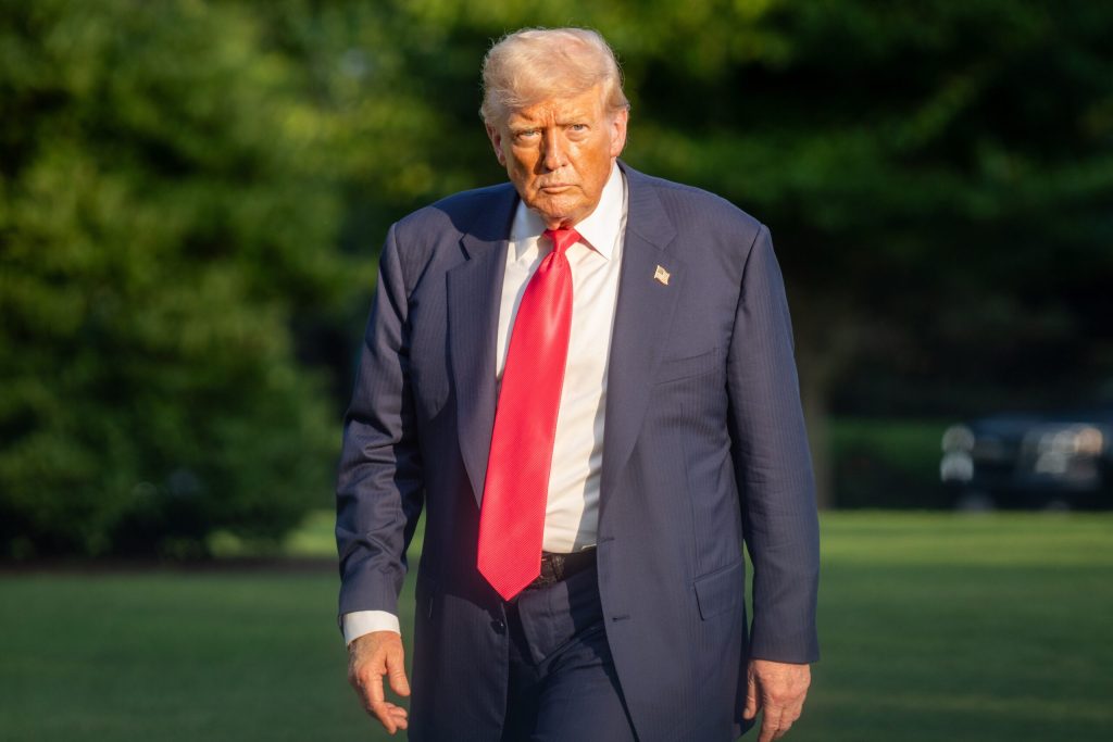Tentativa de Asasinat asupra lui Donald Trump: O Analiză Detaliată a Amenințărilor și Implicațiilor