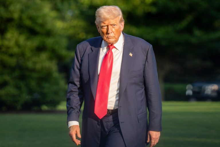 Tentativa de Asasinat asupra lui Donald Trump: O Analiză Detaliată a Amenințărilor și Implicațiilor