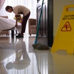 Avertismentul unei foste cameriste: De ce paharele din hoteluri pot fi o sursă de riscuri pentru sănătate