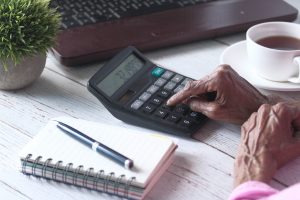 Impactul creșterii salariului minim asupra pensiilor românilor: O analiză detaliată