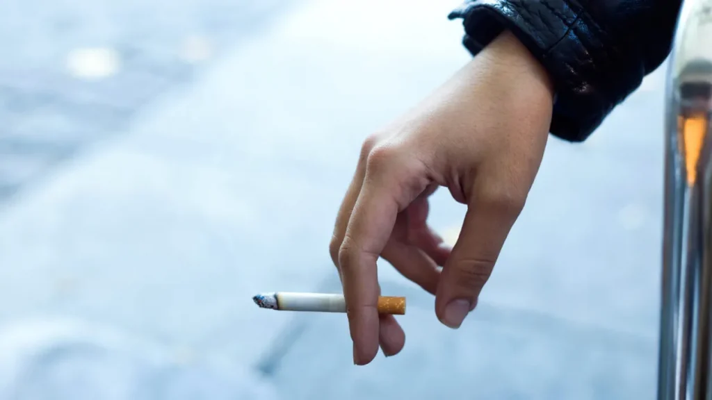 Spania își întărește lupta împotriva fumatului: O reformă radicală care afectează plajele și spațiile publice