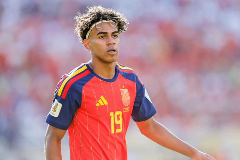 Lamine Yamal: O poveste de succes în fotbal și educație în era performanței