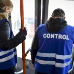 Refuzul de a prezenta biletul în transportul public: implicații legale și sociale