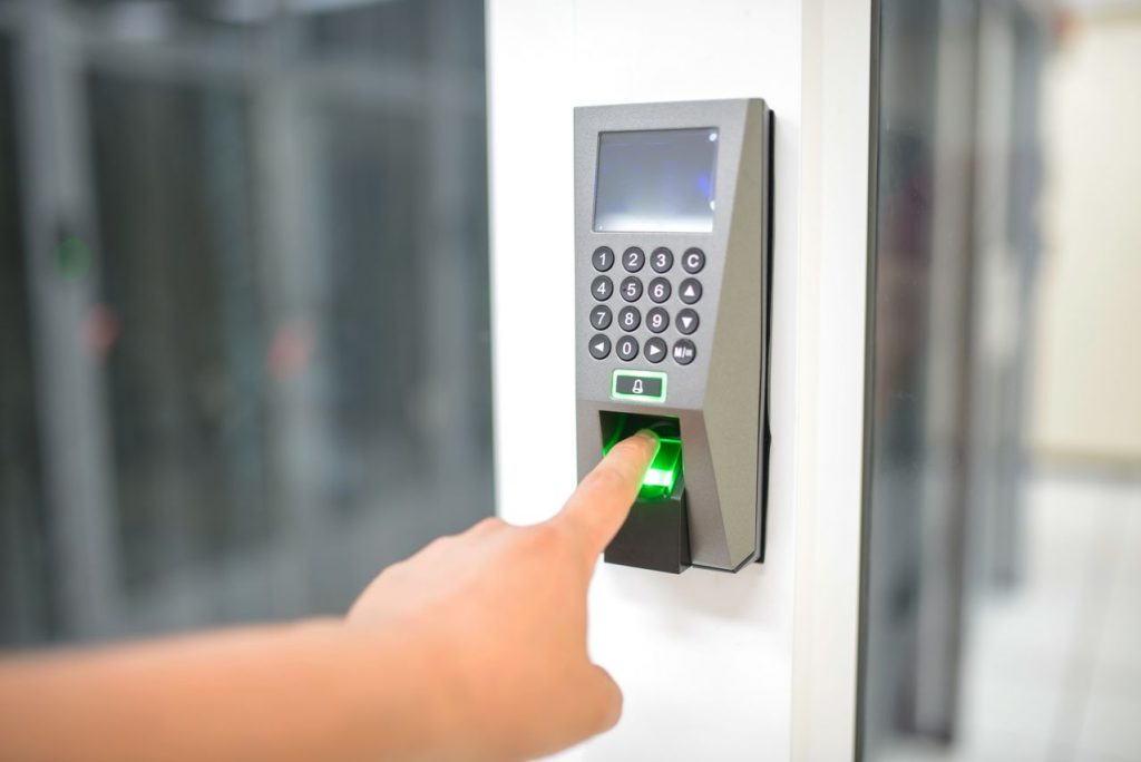 Transformarea Sistemelor de Închidere Electrică: De la Cheia Clasică la Securitatea Digitală