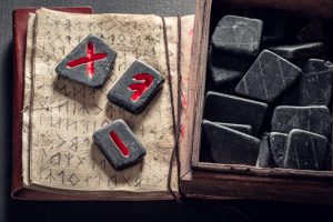 Analiza horoscopului rune pentru 27 iulie 2026: Eihwaz și lecțiile de independență personală
