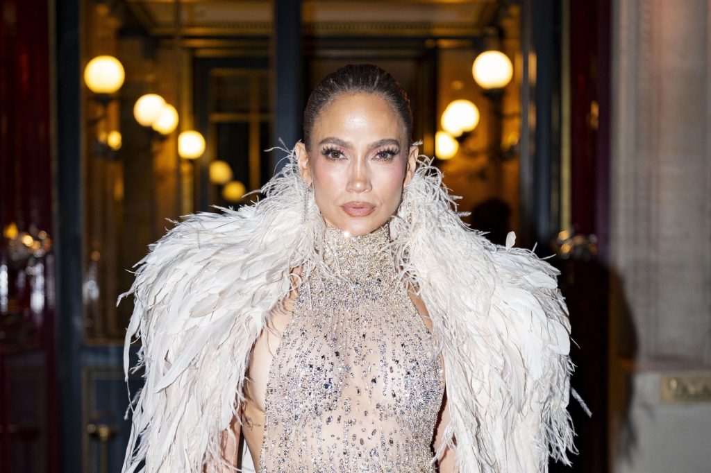 Jennifer Lopez își sărbătorește aniversarea la Paris: O seară plină de emoție și prietenie alături de Anastasia Soare
